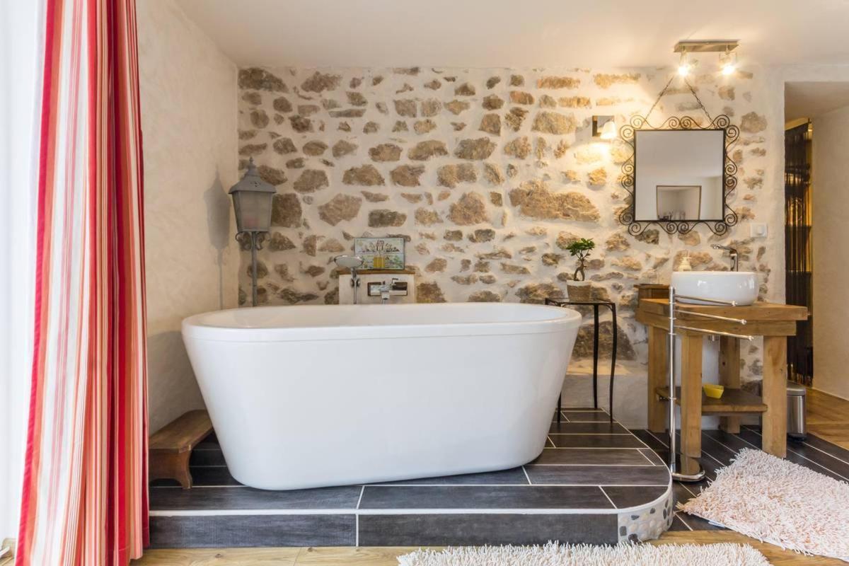 L'Escale Du Banquet Bed & Breakfast Mhère Екстериор снимка
